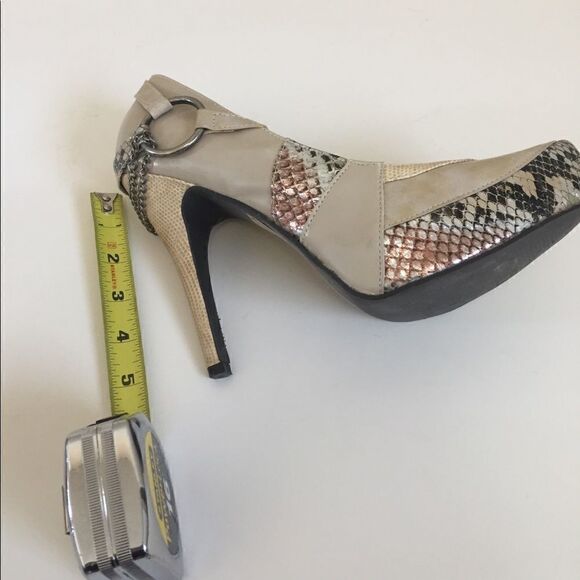 BKE Sole Heels  - Picture 8 of 8